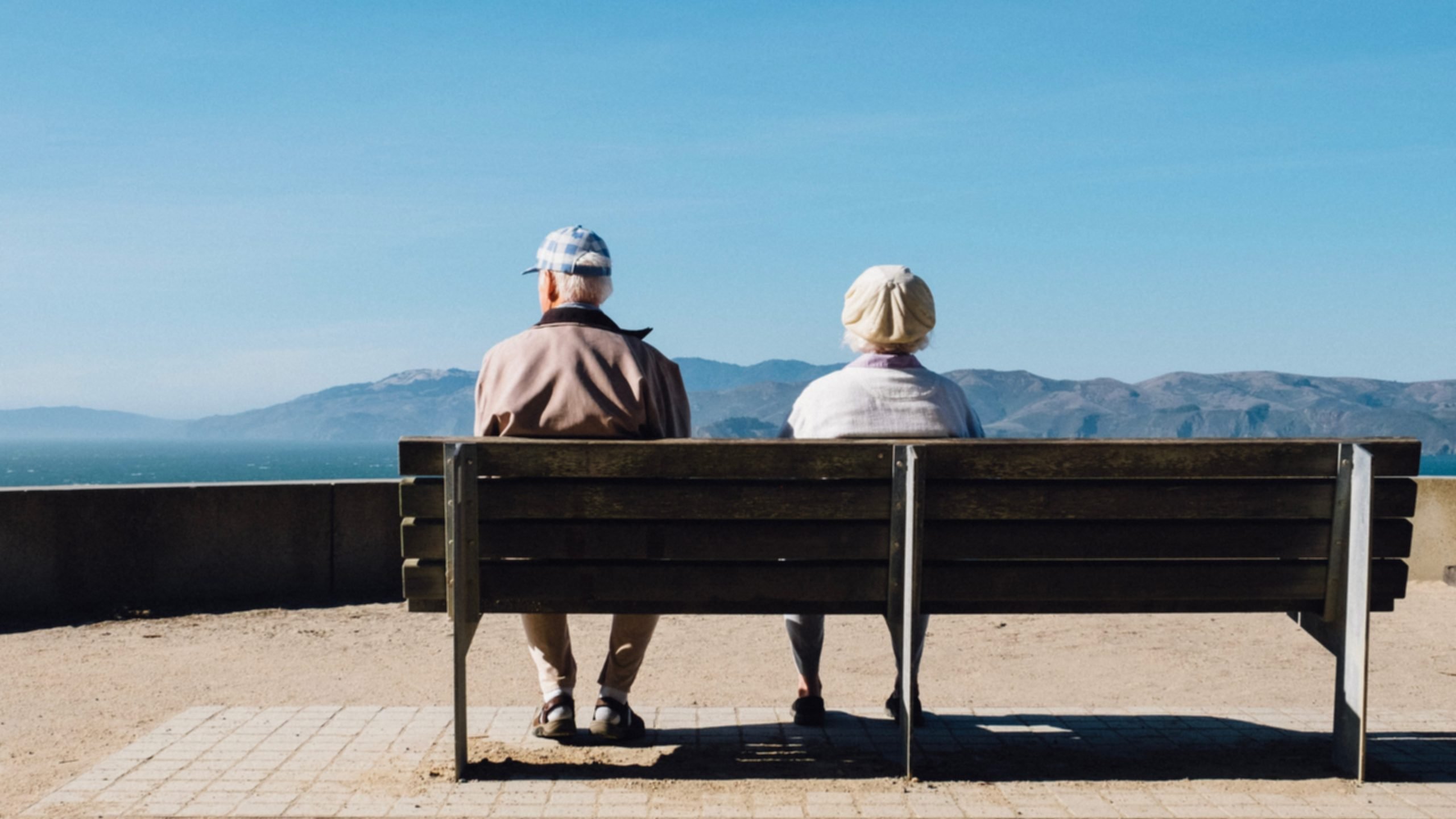 Old couple on bench 16×9 1280×720 Old couple on a bench discussing inherited pensions