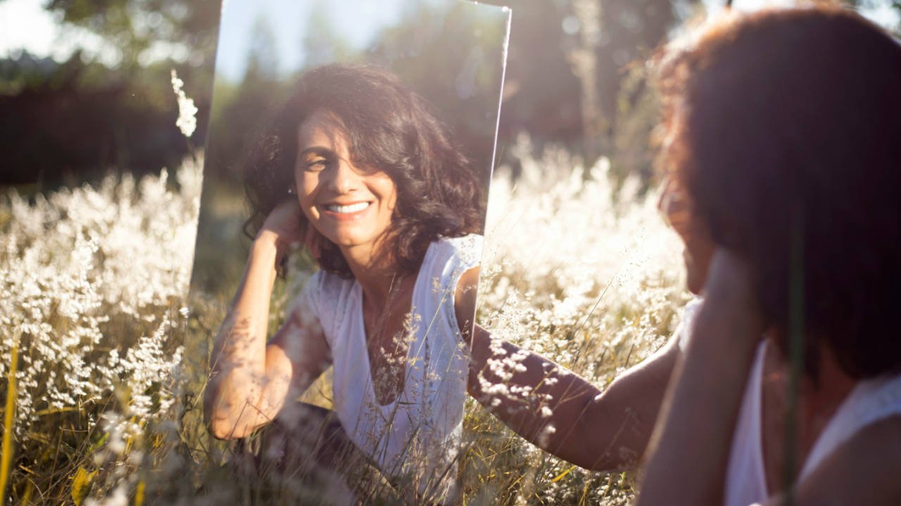 Girl mirror field 16×9 1280×720 self-image girl in field with mirror